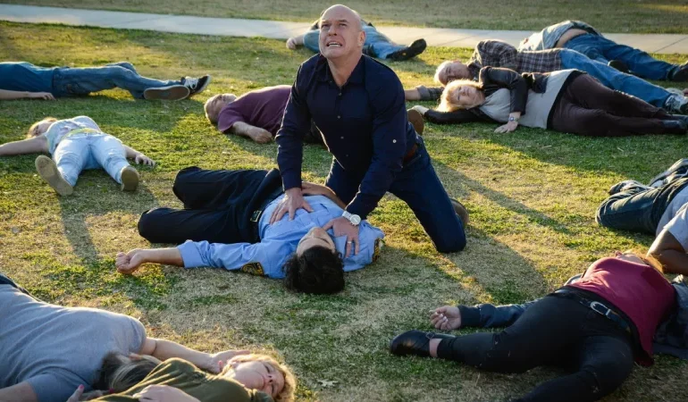 Сериалы похожие на Извне