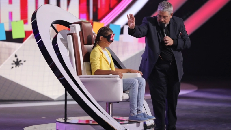 смотреть шоу Удивительные люди все выпуски